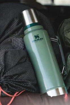 Stanley Classic Vacuum Bottle 1.1QT -Outdoor Gear Shop Classic 1L 1 1qt Bottle Green 20201126010428 600x600 932db4c2 50bc 484a 8530 a89abc2daec1